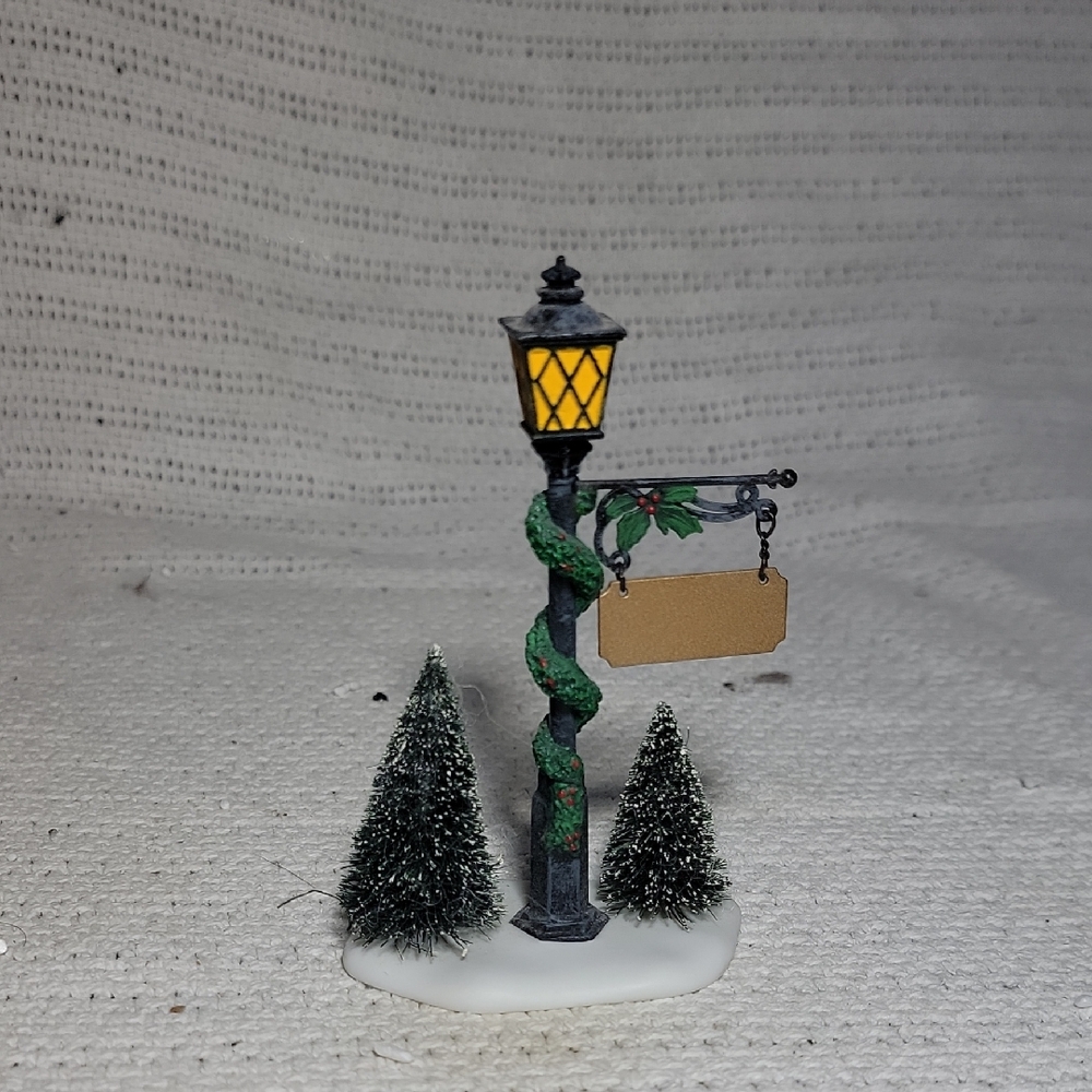Dept 56 Village Lamppost And Sign